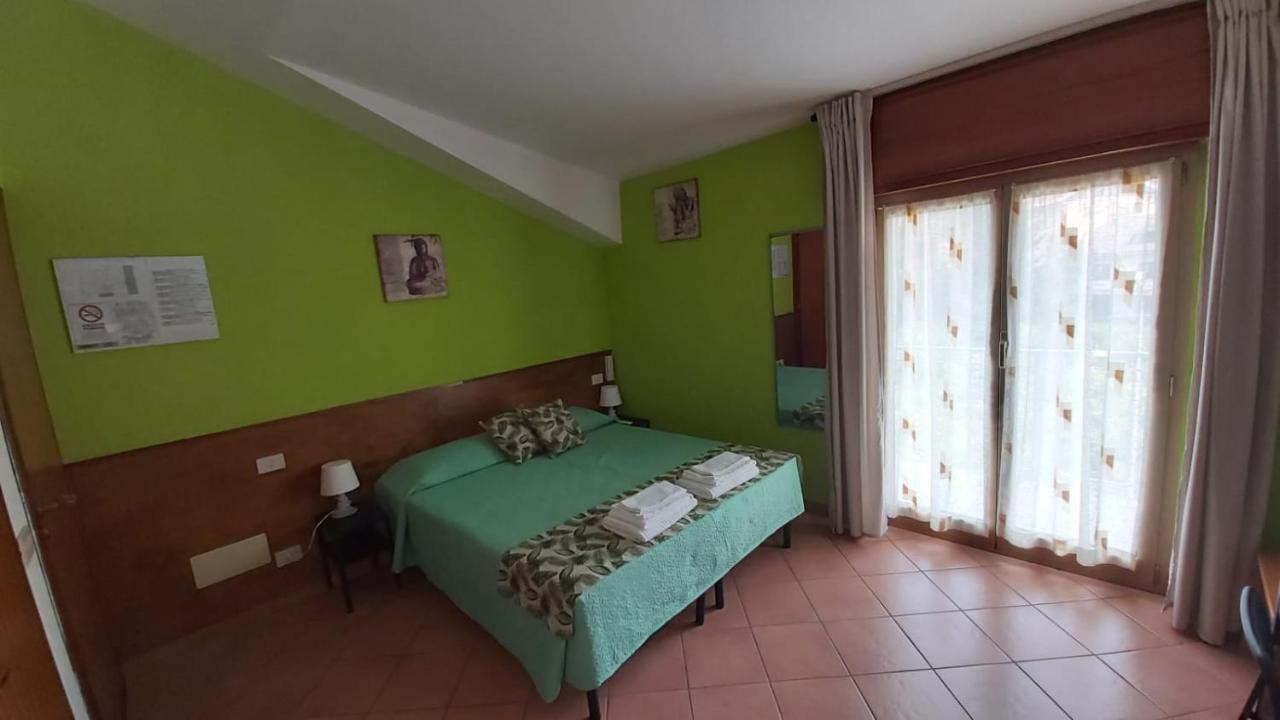 Orso Momo Hotel Calizzano Buitenkant foto